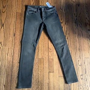 Washed black Levi boyfriend skinny fit jeans. Never worn. Size 27